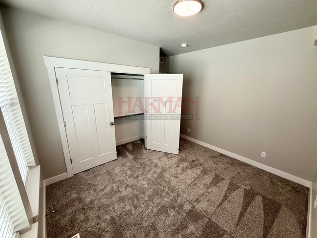 Building Photo - 1063 S State Rd