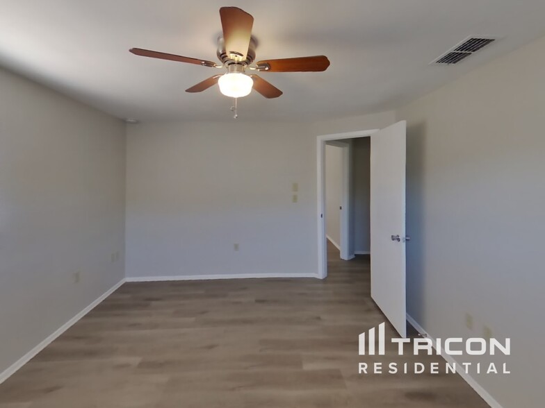 Building Photo - 6214 Hopewell Dr