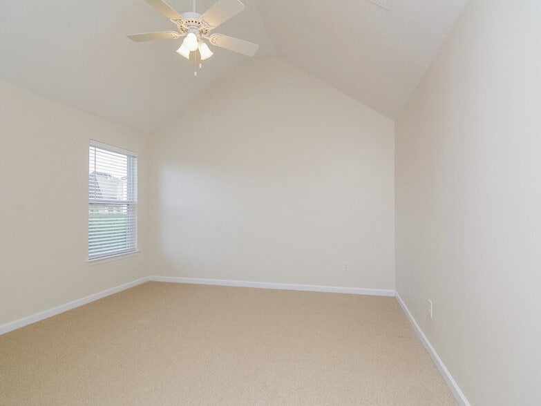 Building Photo - 4215 Pointe Vecchio Cir