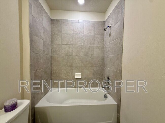 Building Photo - 5203 Northern Flicker Dr