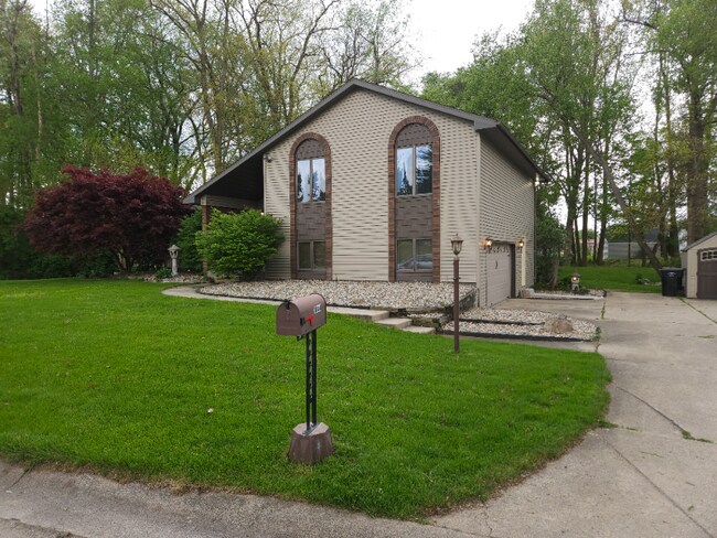 Building Photo - 11044 River Oaks Ln E