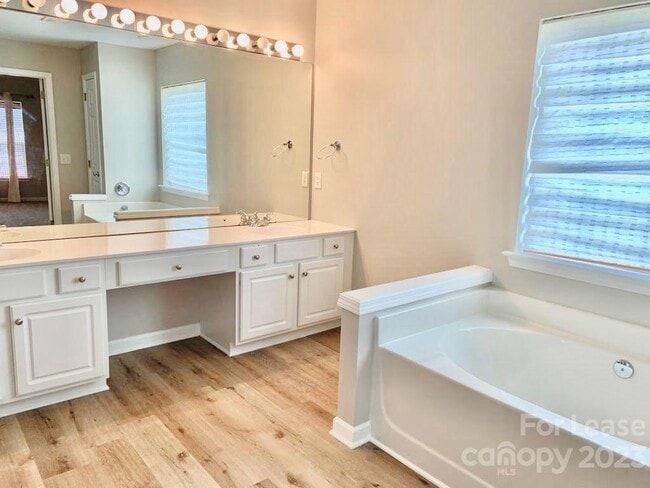 Building Photo - 2530 Stirrup Ridge Ln