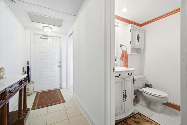 Building Photo - 3507 Oaks Way