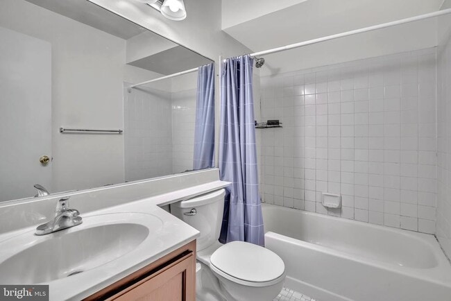Building Photo - 302 Trinity Ct