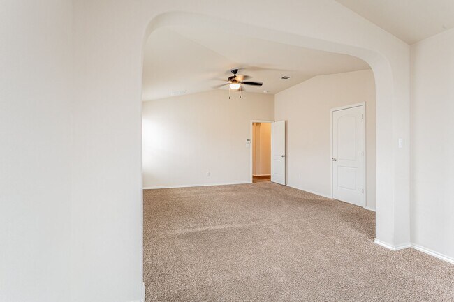 Building Photo - 3 Bedrooms, 2.5 Bathrooms – Stylish and Co...