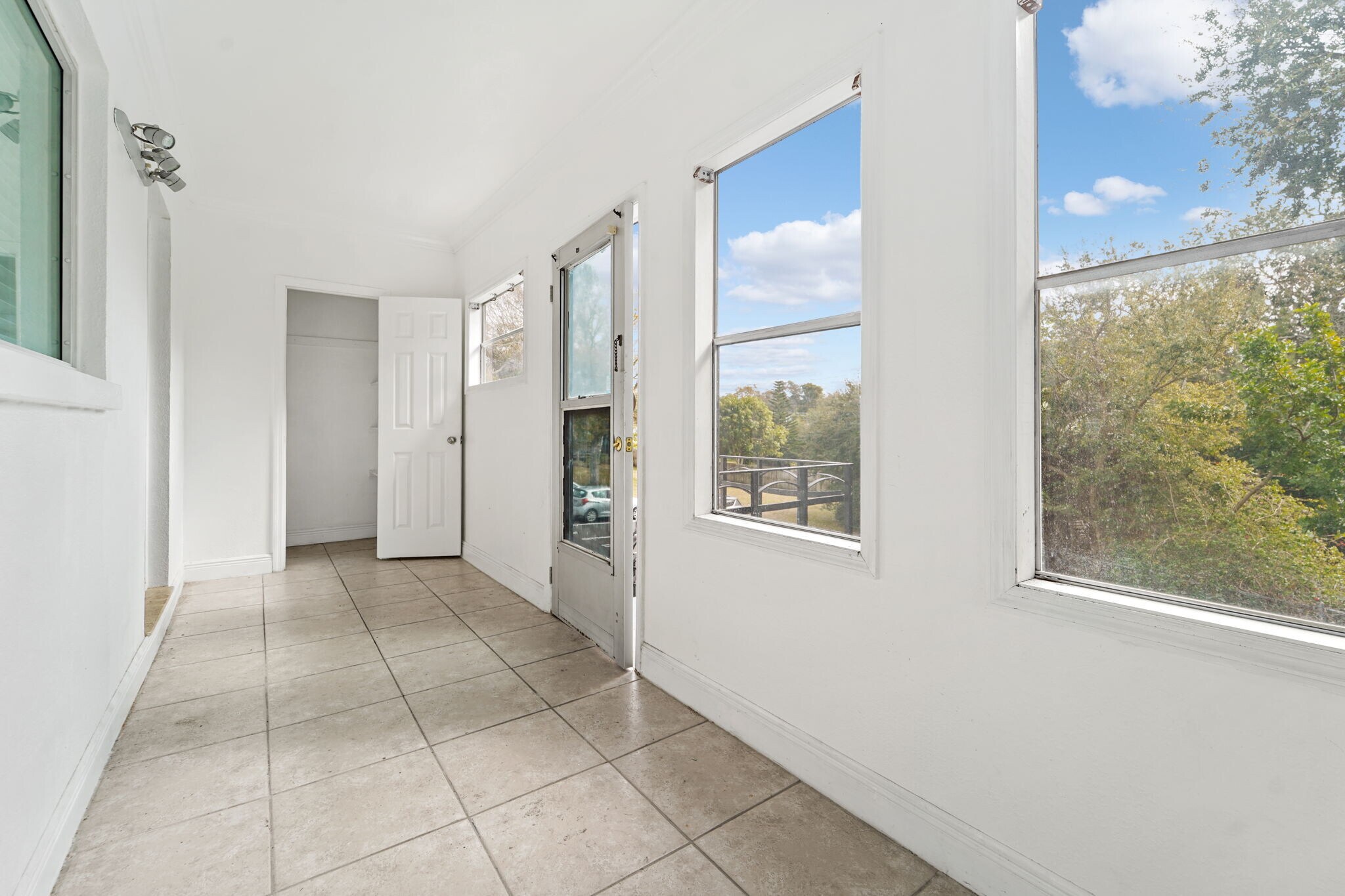 Building Photo - 1345 Drew St