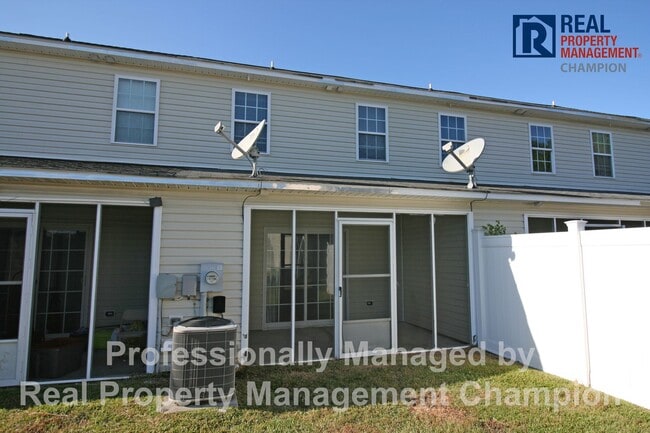 Building Photo - Super cute 2 BD/2.5 BA Townhome with Screened Porch