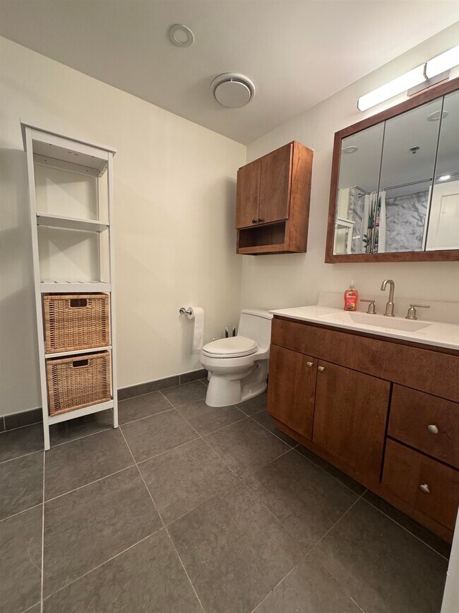 Building Photo - 800 Jackson St