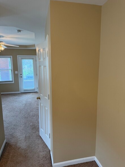 Building Photo - 318 W Kenwood Way