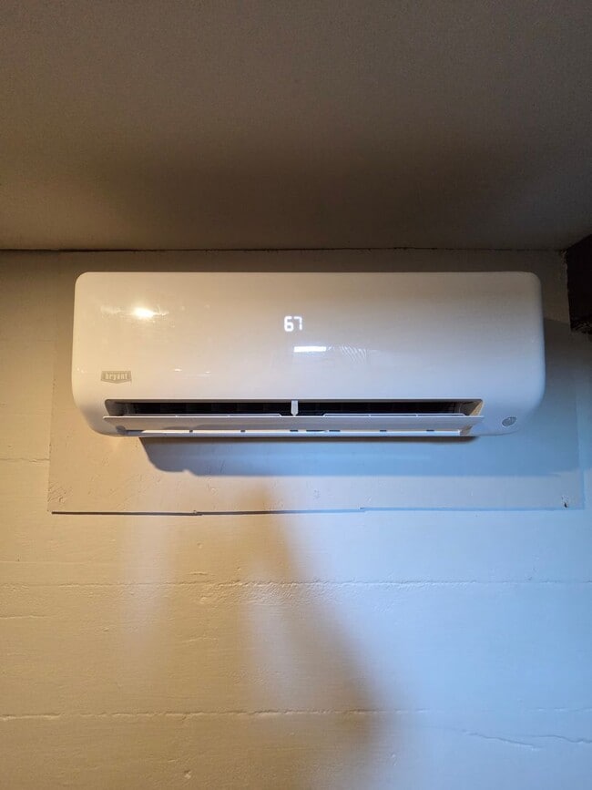 Building Photo - Furnished 1 Bedroom 1 Bath Basement Unit-No Pets-Single Occupancy -NO SMOKING