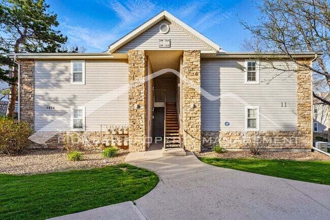 Primary Photo - Updated Condo with Central AC!