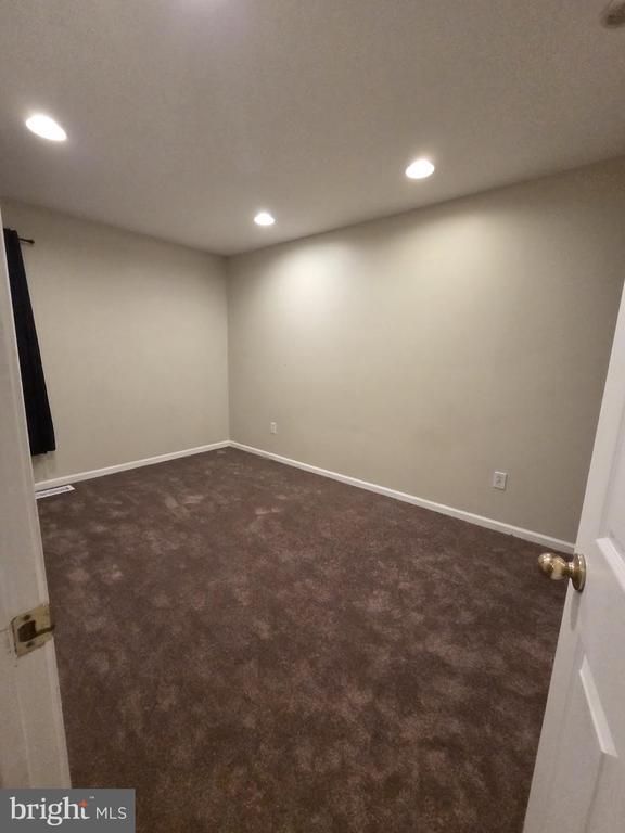 Building Photo - 6 Meadow Rue Ln