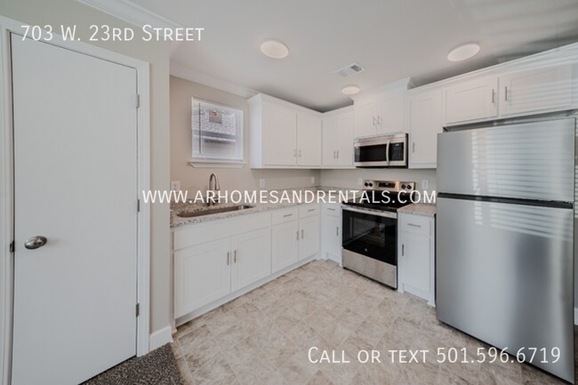 Building Photo - 703 W 23rd St