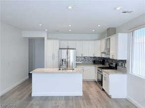 Building Photo - 8071 Sapphire Cove Ave