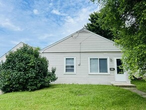Building Photo - Charming 2-Bedroom Ranch with Modern Finishes & Attached Garage