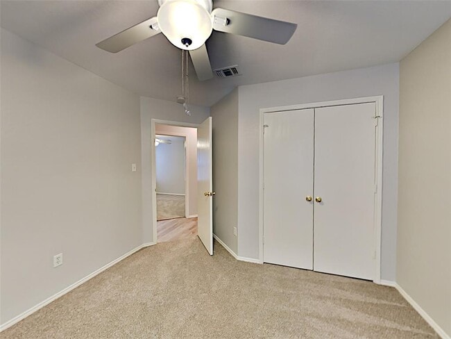 Building Photo - 705 W Colony Dr