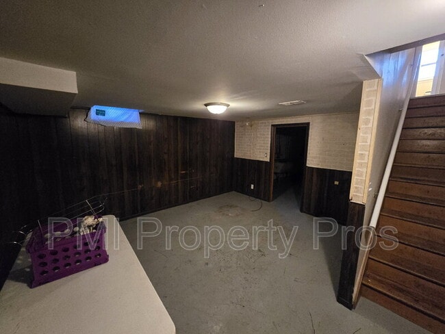 Building Photo - 6901 N 42nd St