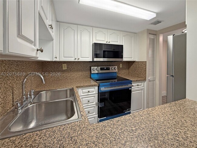 Building Photo - 995 SW 84th Ave