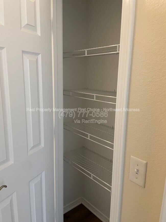 Building Photo - 511 Brookfield Dr