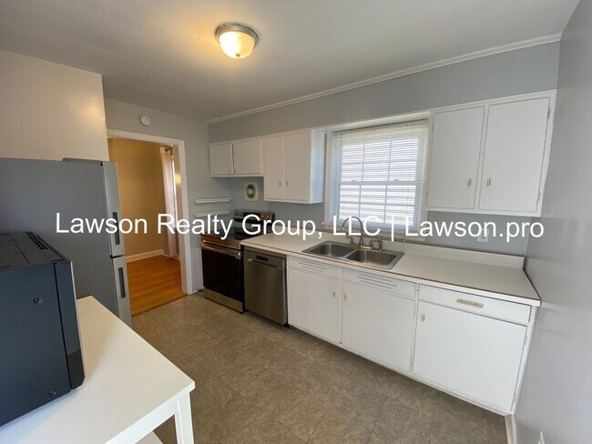 Building Photo - Cozy Raleigh Court Ranch with Partially Finished Basement