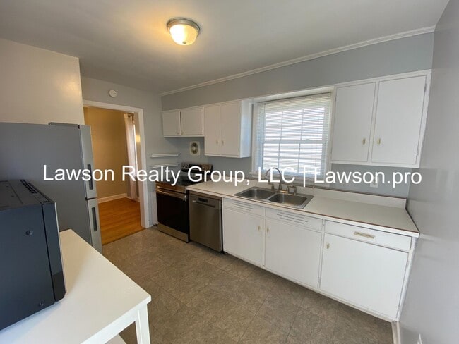 Building Photo - Raleigh Court -Three Bedroom Ranch with Basement