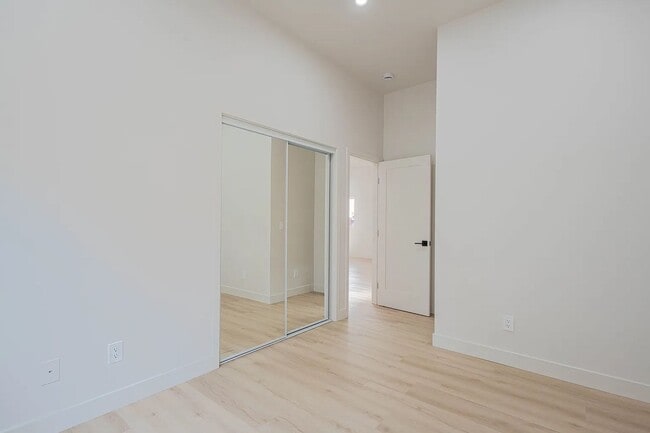 Building Photo - 987 Harcourt Ave