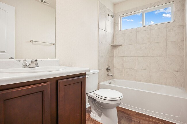 Building Photo - 4 Bedroom/3 Bath Redbird Ranch Subdivision