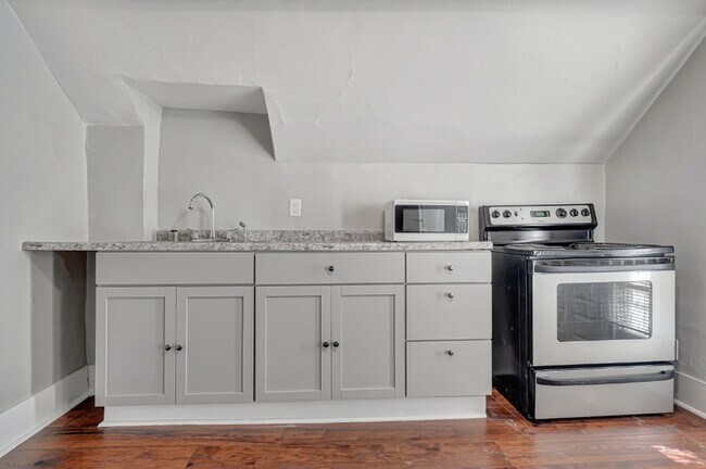 Building Photo - 2312 N 53rd St