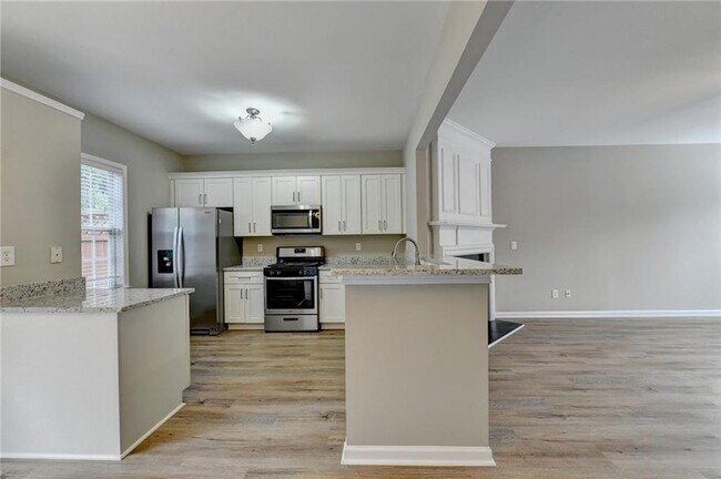 Building Photo - 4005 Edgecomb Dr