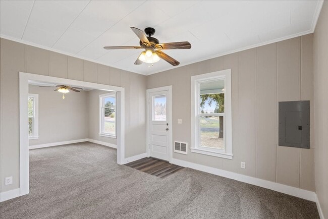 Building Photo - Charming Farmhouse in Fairfield