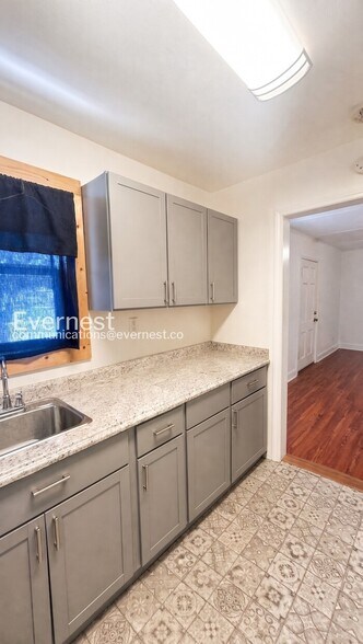 Building Photo - 118 Cravens Ave