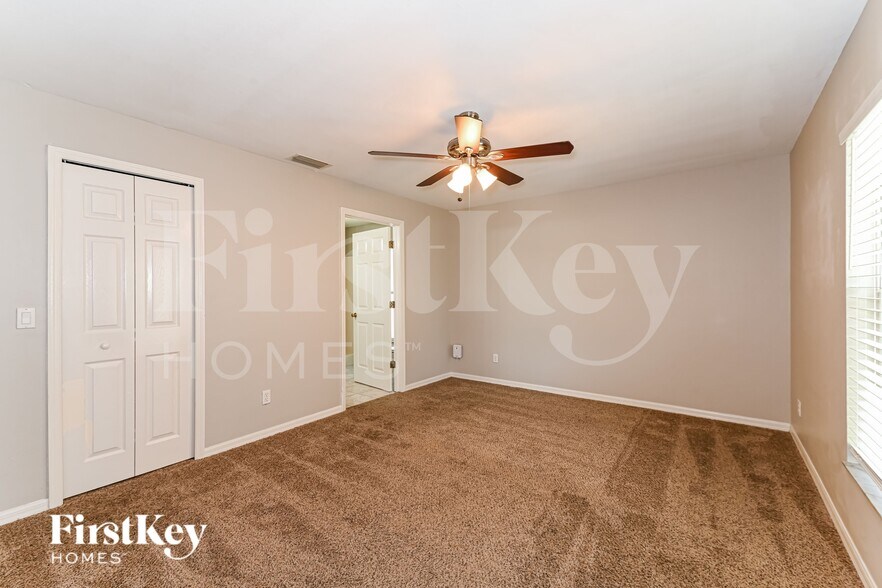 Building Photo - 2919 NW 4th Pl