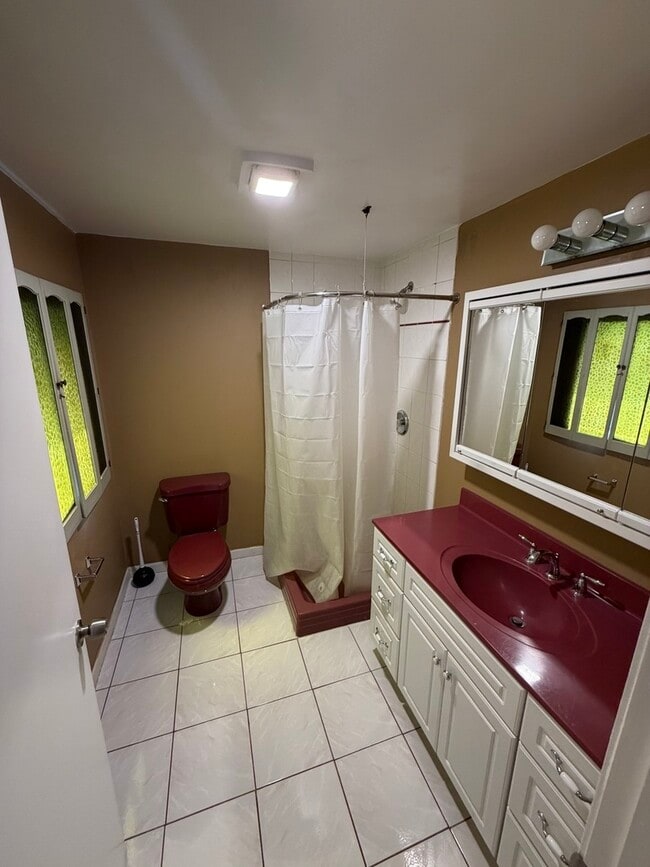 Building Photo - 878 Swan Ln