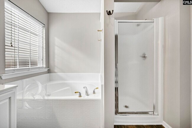 Building Photo - 520 Menauhant Ct