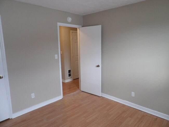 Building Photo - 35 Ashwood Ct