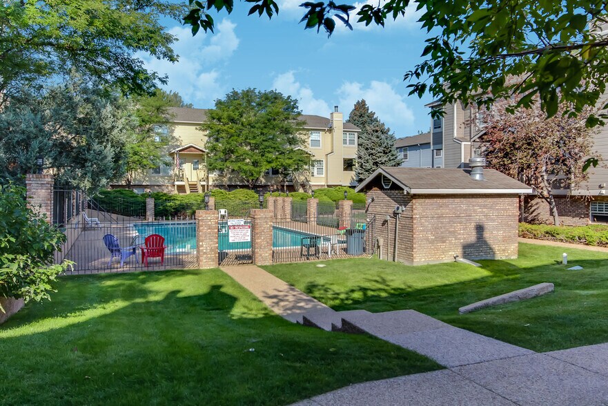 Building Photo - 3200 Azalea Dr