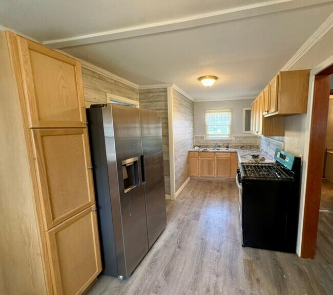 Building Photo - 526 Collingwood Ave