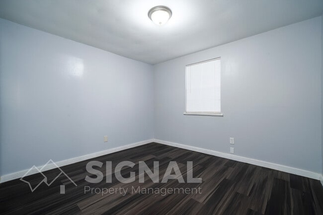Building Photo - 1421 Rayfield Dr