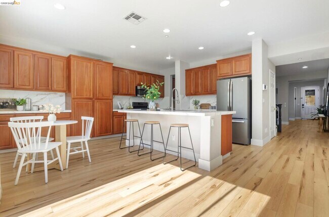 Building Photo - 822 Shasta Daisy Dr