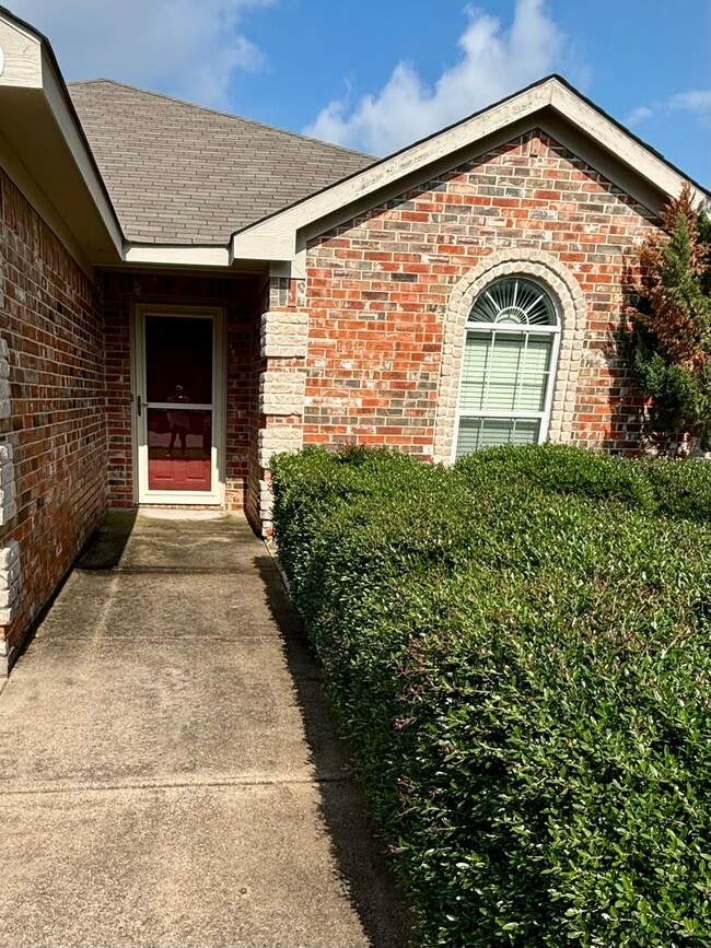 Building Photo - 2200 Halladay Tr