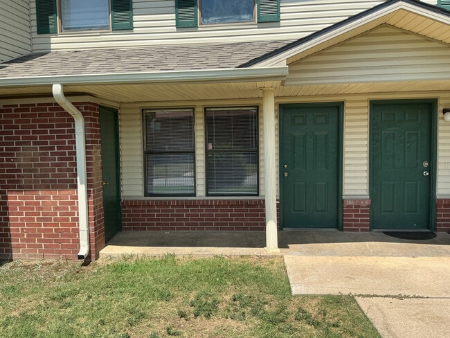 Building Photo - 4301 Yorkshire Dr