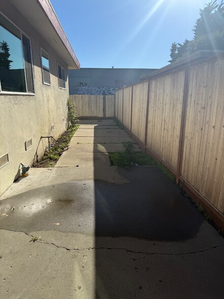 Building Photo - 2030 Kinsley St