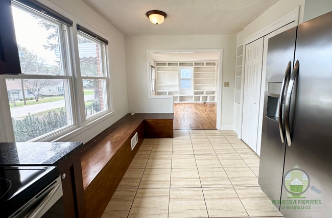 Building Photo - 107 Sycamore Dr