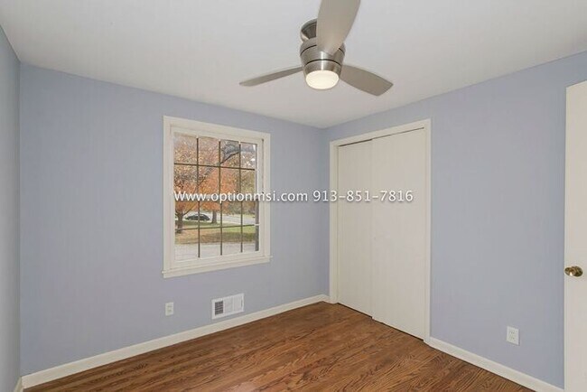 Building Photo - Ready for immediate move-in!