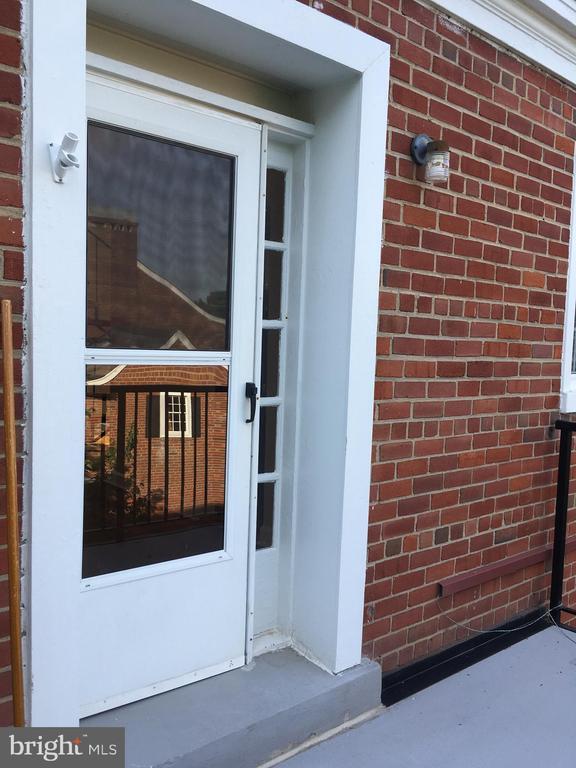 Building Photo - 3052 S Buchanan St