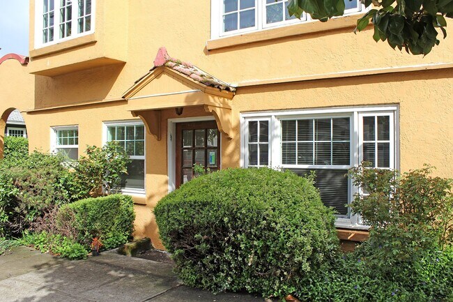 Primary Photo - 3087 SE Ankeny St