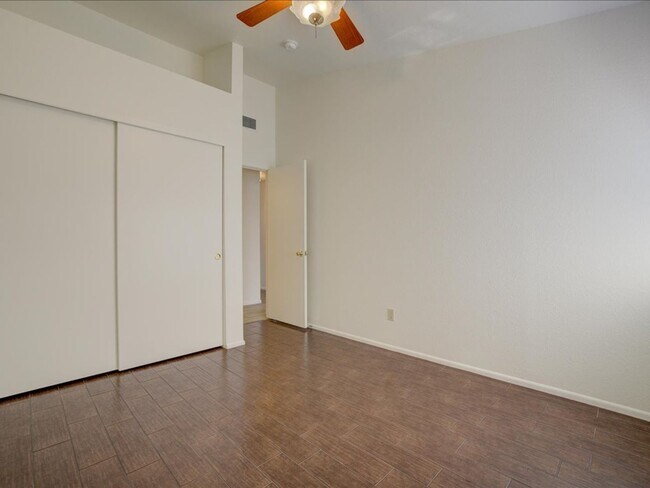 Building Photo - 3 Bed/2 Bath- GREAT Location Near Downtown