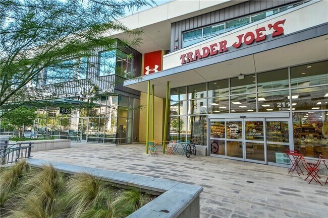 222 West Ave 222 West Ave Austin - 222 West Ave Austin Tx Building Photo 