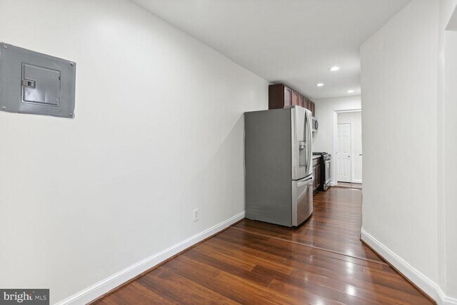 Building Photo - 2828 Buena Vista Terrace SE