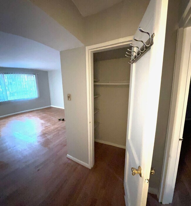 Interior Photo - 317 11TH ST NE